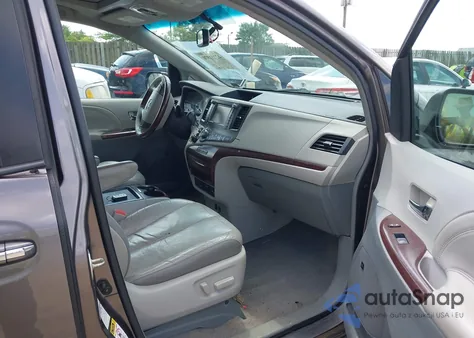 2011 Toyota Sienna Limited z USA, uszkodzony, nr VIN 5TDDK3DC2BS001541